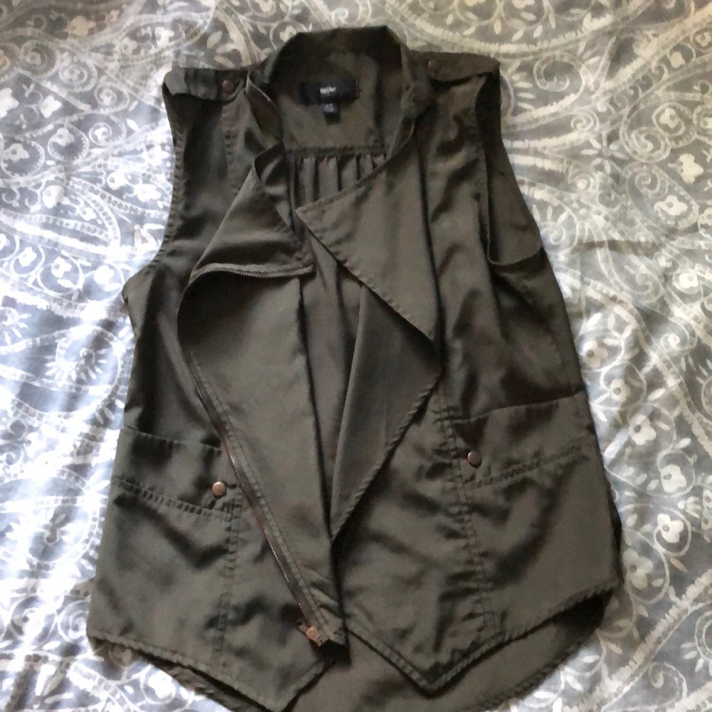 Lightweight flowy green vest